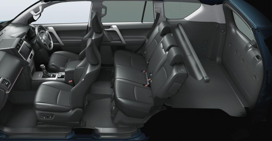 Интерьер Toyota Land Cruiser Prado (150) 2017 года  (JP) (фото 2 из 17)